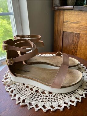 Carrini Women's Copper Ankle-Strap Platform Sandals EUC